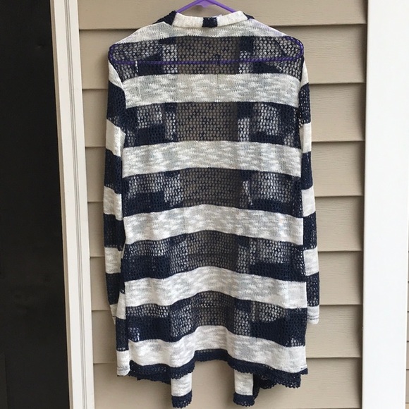 Now comes the light weight open weave navy/ white - Picture 4 of 8
